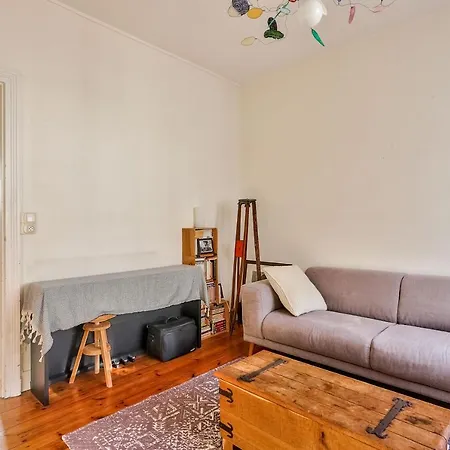 Apartment T2 In A Family District Nantes