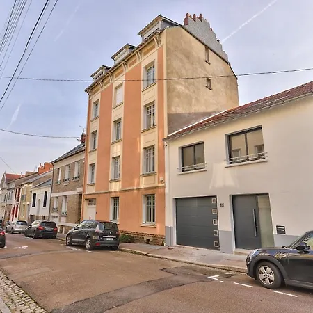 T2 In A Family District Nantes